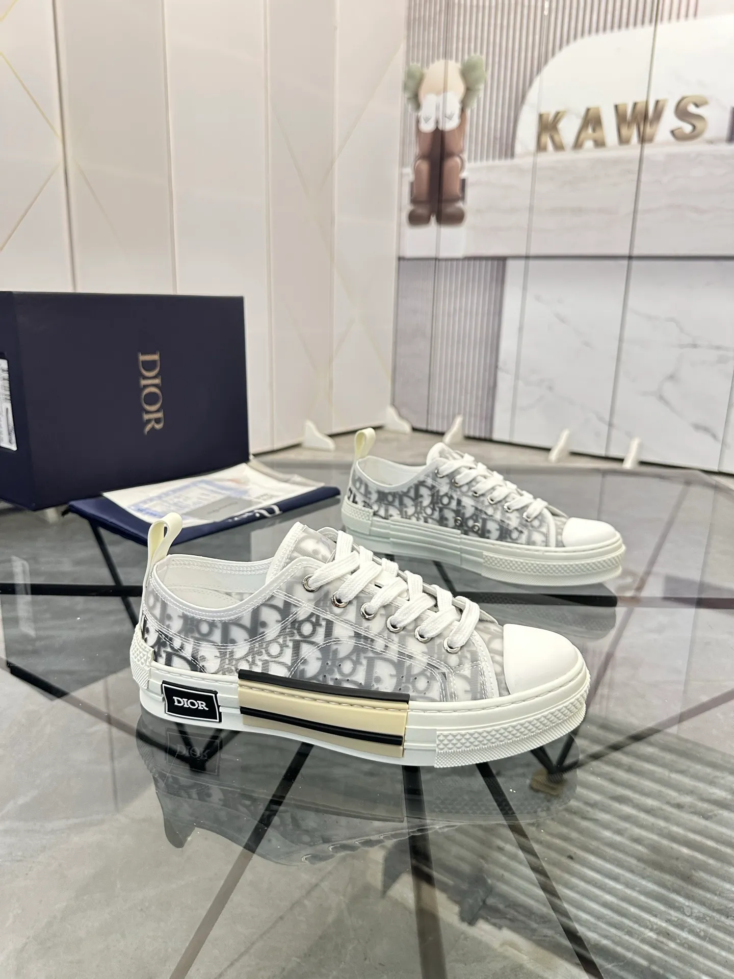 Selling men's shoes 💰: 💰P400¥ Product trademark: Dio* "Dior*" low-top casual shoes Regular size: 36-45 (can be customized to 46) Couple style B23 Product materials: Upper imported original fabric, breathable lining, original outsole. No.: 007